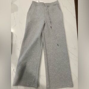 Lillusory Sweatpants size S-M NWT